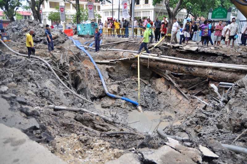 Menara umno penang accident